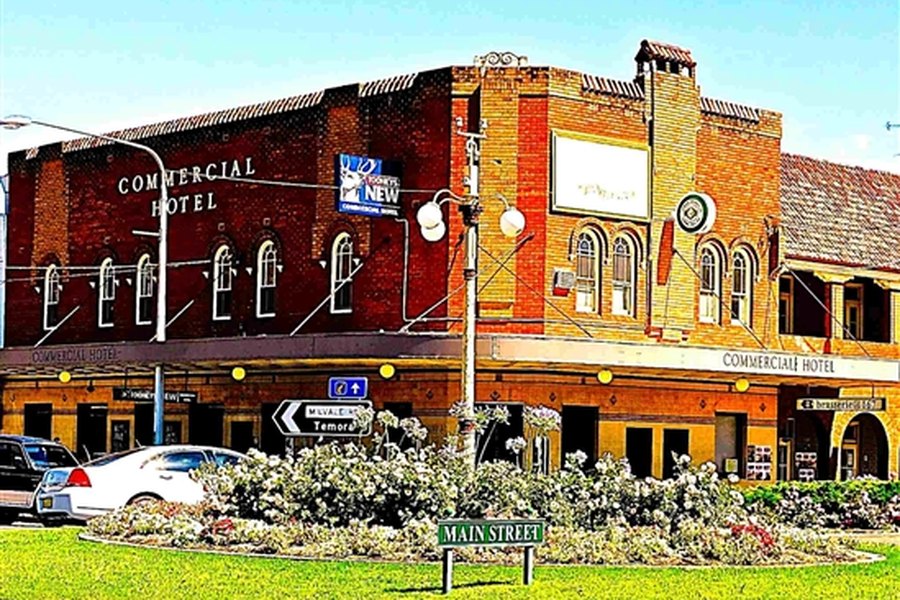 Commercial Hotel, Young