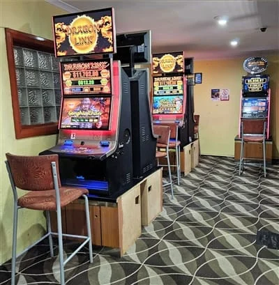 Minns Government lowers poker machine entitlements in NSW, reduces cash feed-in ...