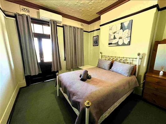 Punt Hotel, Darlington Point, photograph 8 of 8