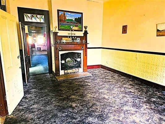 Wombat Hotel, photograph 6 of 8