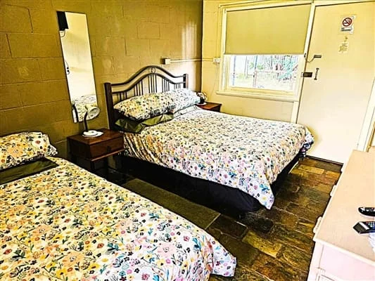 Oasis Hotel, Enngonia, photograph 4 of 8