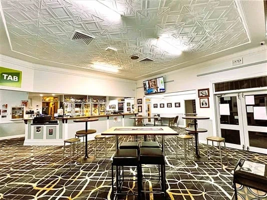 Uranquinty Hotel, photograph 2 of 8