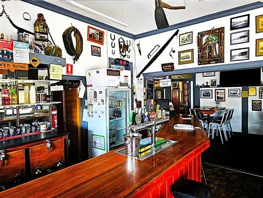 Wombat Hotel, photograph 3 of 8