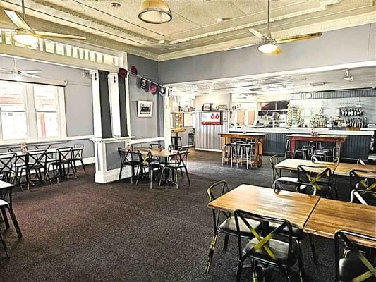 Top Town Tavern, West Wyalong (investment), photograph 3 of 8