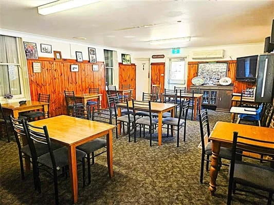 Wombat Hotel, photograph 5 of 8