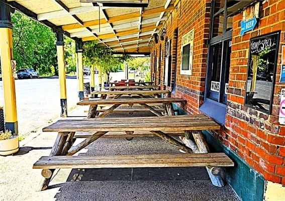Wombat Hotel, photograph 2 of 8