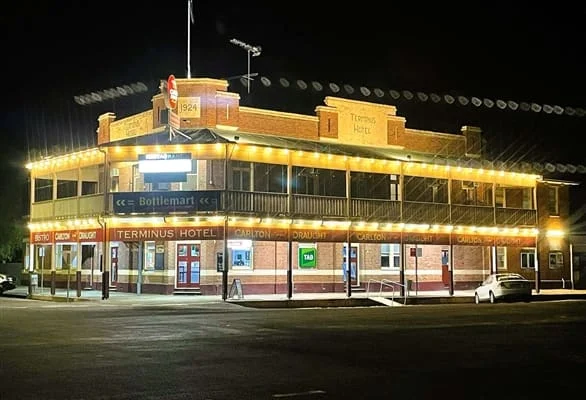 Terminus Hotel, Temora, photograph 1 of 8