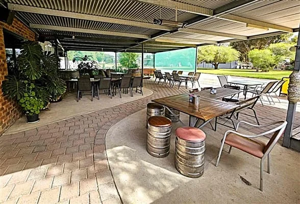 Post Office Hotel & Caravan Park, Maude, photograph 4 of 8