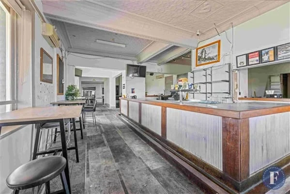 Carrington Hotel, Harden, photograph 3 of 7