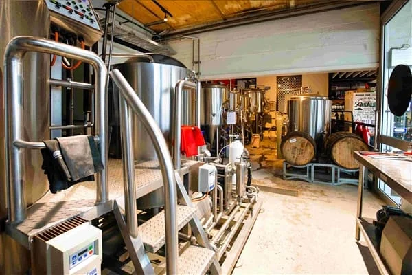 Thirsty Crow Brewery, Wagga Wagga, photograph 6 of 8
