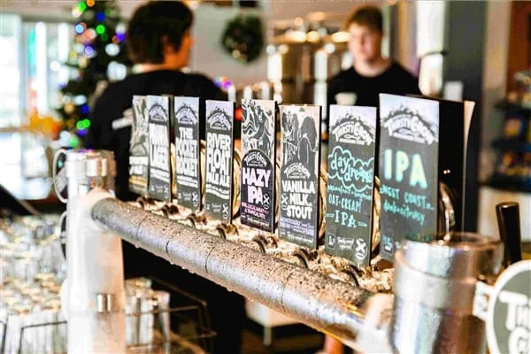 Thirsty Crow Brewery, Wagga Wagga, photograph 3 of 8