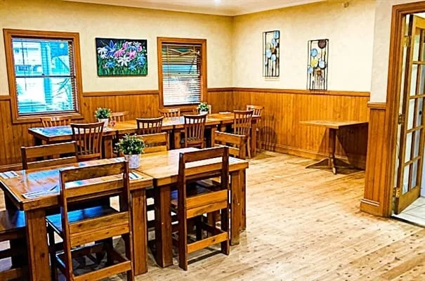 Wallaroo Hotel, Coolatai, photograph 4 of 8