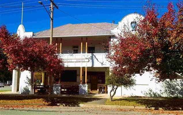 Tattersalls Hotel, Moulamein (freehold), photograph 1 of 8