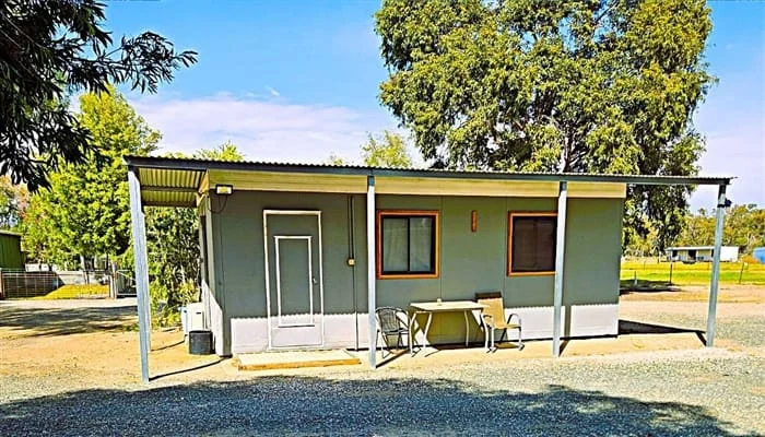 Post Office Hotel & Caravan Park, Maude, photograph 6 of 8