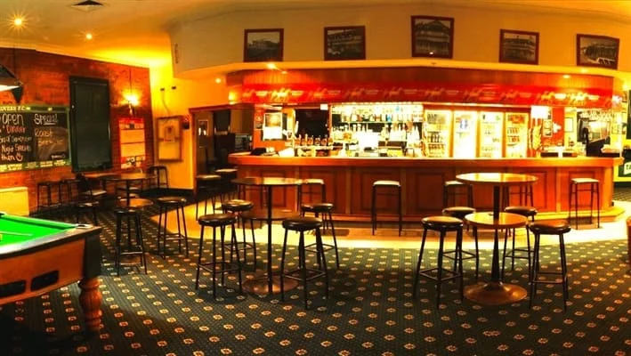 Royal Tavern, Coolamon, photograph 2 of 8
